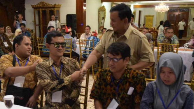 Enam puluh orang penyandang disabilitas hadir di rumah calon presiden Prabowo Subianto di Jakarta pada Selasa petang, 4 Desember 2018.