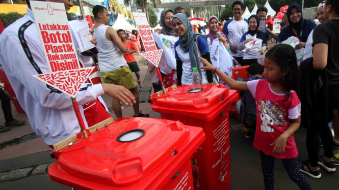 Sorot sampah plastik