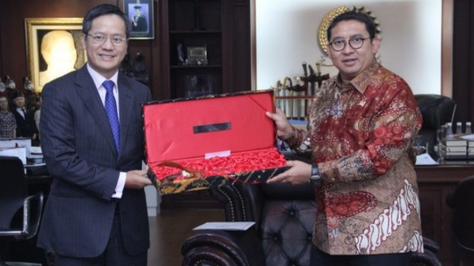 Wakil Ketua DPR RI Fadli Zon bersama Duta Besar Vietnam untuk Indonesia.