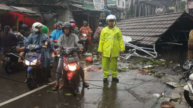 Dampak puting beliun di Bogor.