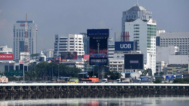 Johor Bahru, kota di Malaysia seperti diambil pada 4 Mei 2018, difoto dari Singapura.-Getty Images