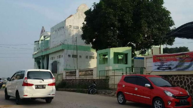 Masjid Baiturohim Masih Berdiri Kokoh di Tengah Tol Semarang