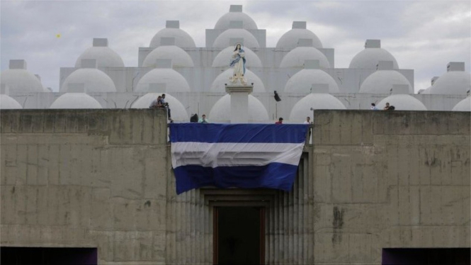 Serangan zat asam itu terjadi di gereja Metropolitan Cathedral di Managua, Nikaragua. - AFP