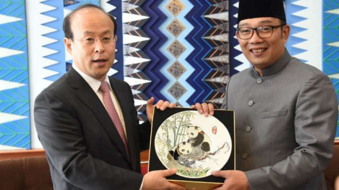 Gubernur Jabar Ridwan Kamil dan Dubes China untuk RI Xiao Qian