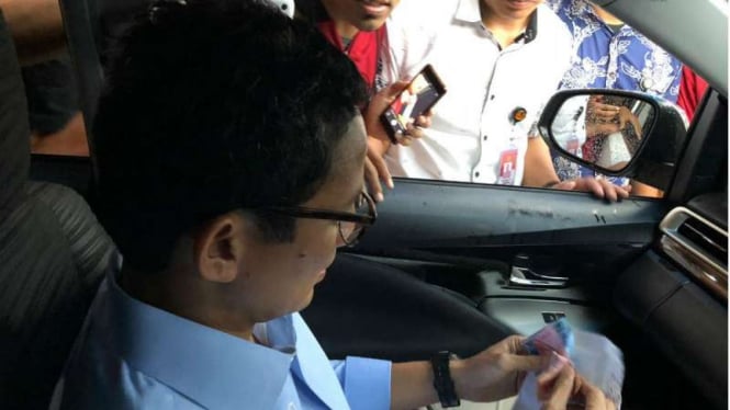 Sandiaga Uno terima amplop di Palembang