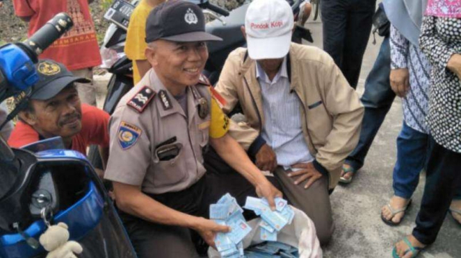Sekarung e-KTP ditemukan di Duren Sawit, Jakarta Timur, Sabtu, 8 Desember 2018.