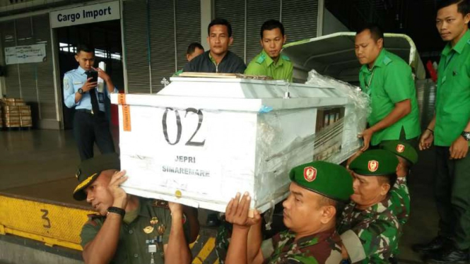Jenazah korban KKB Papua, Jepri Simaremare, tiba di Bandara Kualanamu.?
