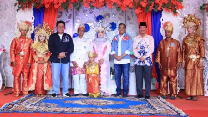 Menhub Budi Karya menghadiri acara nikah massal di Palembang 