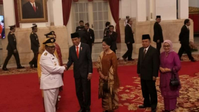 Jokowi lantik Gubernur Bengkulu dan Riau, Senin, 10 Desember 2018.