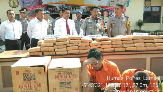 Pengungkapan pengiriman ganja seberat 95 kilogram dari Lampung.