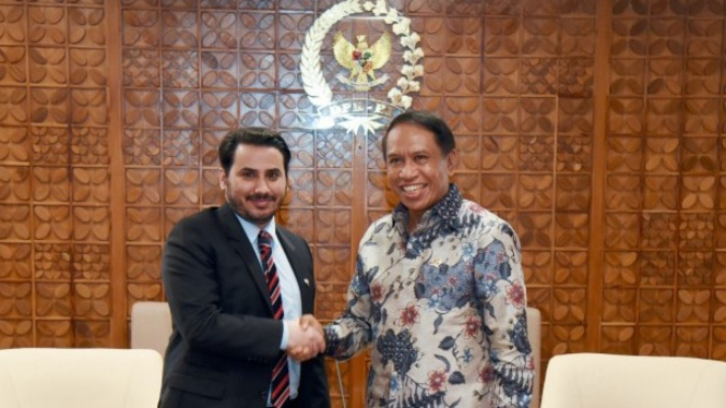 Ketua Grup Kerja Sama Bilateral (GKSB) Zainudin Amali (kanan)