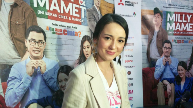 Julie Estelle.