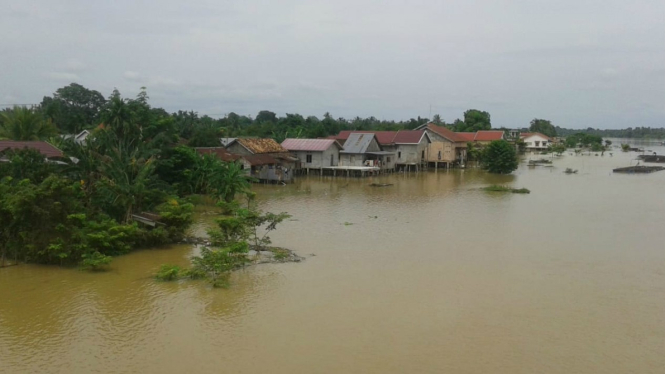 Sungai Batanghari Jambi meluap