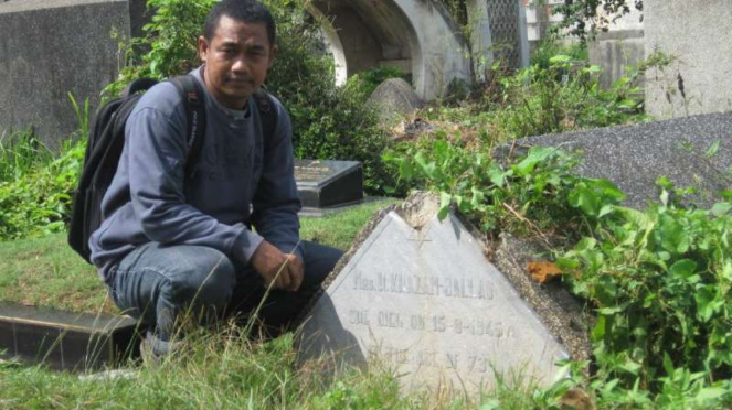 Makam seorang Yahudi di Jakarta.