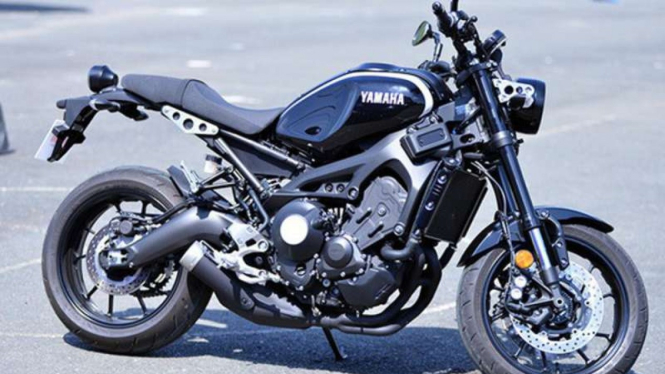 Yamaha XSR900.