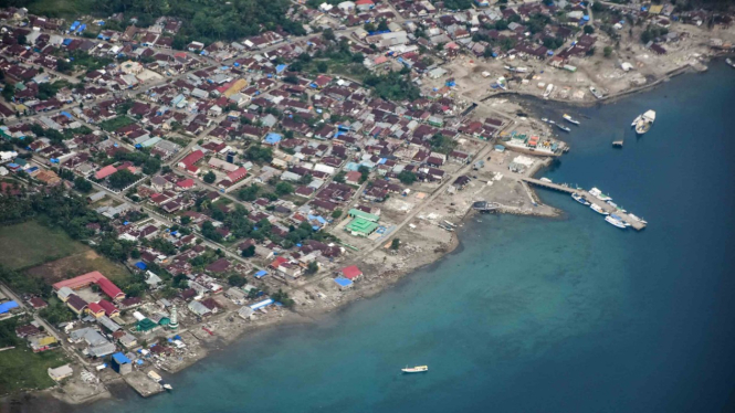 Foto udara kawasan terdampak gempa dan tsunami di Pantai Teluk Palu di Palu, Sulawesi Tengah.
