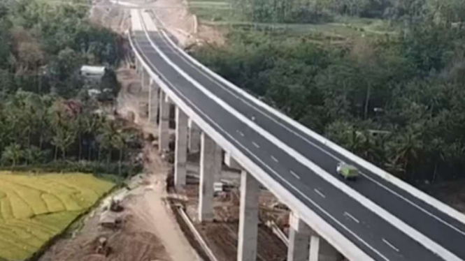 Jembatan Tol Kali Kenteng, Ruas Salatiga-Kartasura, Jawa Tengah.