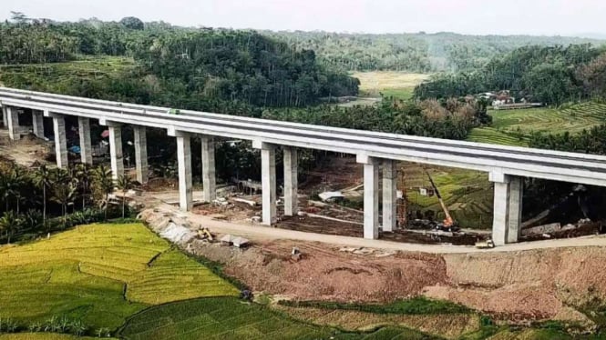 Jembatan Tol Kali Kenteng, di Ruas Salatiga-Kartasura.