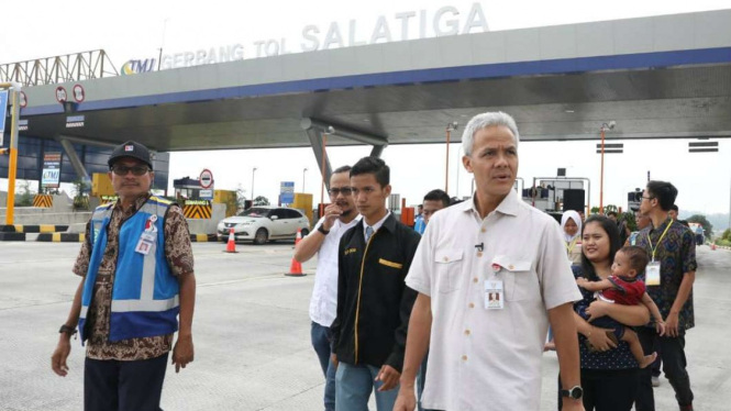 Gubernur Jateng Ganjar Pranowo saat mengecek kesiapan Tol Semarang-Solo.