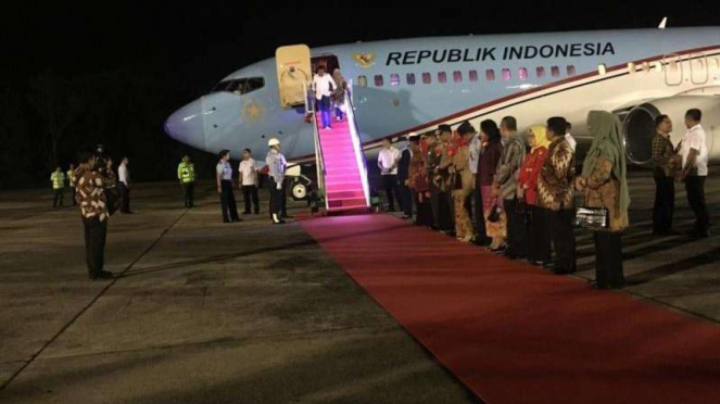 Jokowi dan rombongan tiba di Pekanbaru, Riau