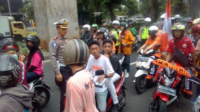 Jakmania meramaikan pawai juara Persija Jakarta