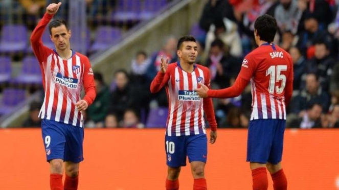 Para pemain Atletico Madrid merayakan kemenangan atas Real Valladolid