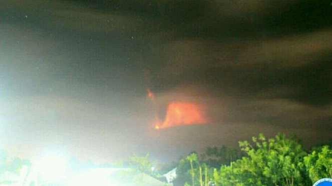 Gunung Soputan erupsi