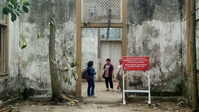 Rumah Tua Cimanggis atau Gedung peninggalan gubernur jenderal Hindia Belanda, jenderal Albertus van Der Parra, di Depok, Jawa Barat.