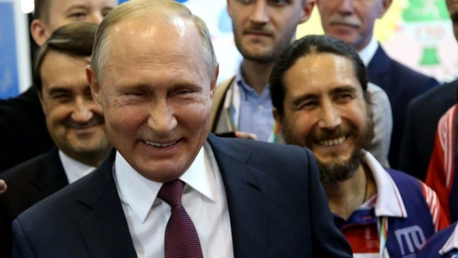 Saat Vladimir Putin menjabat sebagai presiden, dia tidak bisa menikmati lelucon yang ditawarkan acara komedi satir di TV. - Getty Images