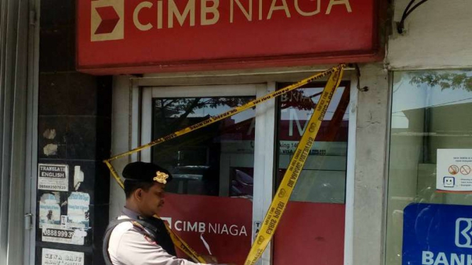 ATM CIMB Niaga dibobol di Depok, Jawa Barat. 