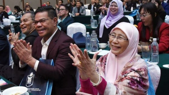 Saifuddin Nasution (kiri) bersama Wakil PM Malaysia Wan Azizah Wan Ismail. - Twitter Saifuddin Nasution