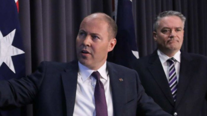 Menteri Perbendaharaan Negara (Treasurer) Josh Frydenberg dan Menteri Keuangan Mathias Cormann mengumumkan Mid-Year Economic and Fiscal Outlook di Canberra, Senin (17/12/2018).