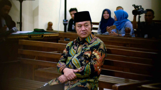 Bupati nonaktif Lampung Selatan Zainudin Hasan menjalani sidang perdana pembacaan dakawaan di Pengadilan Tipikor Bandar Lampung, Lampung