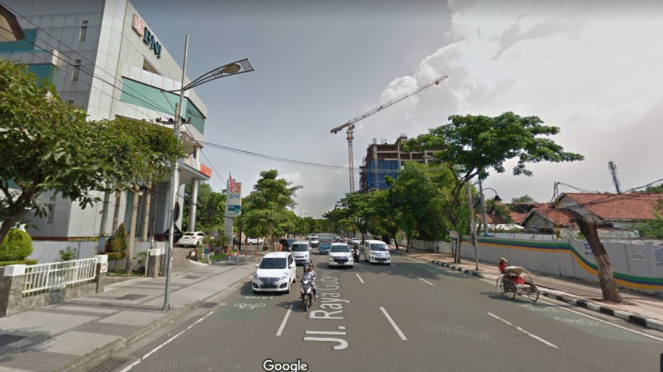 Jalan Raya Gubeng Surabaya Jawa Timur sebelum ambles