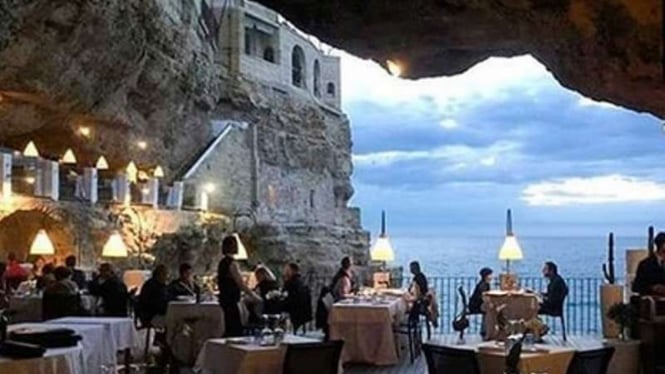 Grotta Palazzese, Puglia, Italia