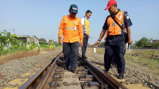 PT Kereta Api Daerah Operasional 4 Semarang, Jawa Tengah, cek keamanan rel.