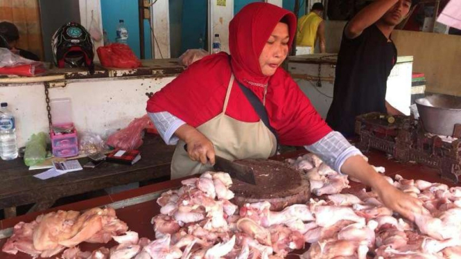 Pedagang daging di Pasar Kemirimuka, Beji Depok