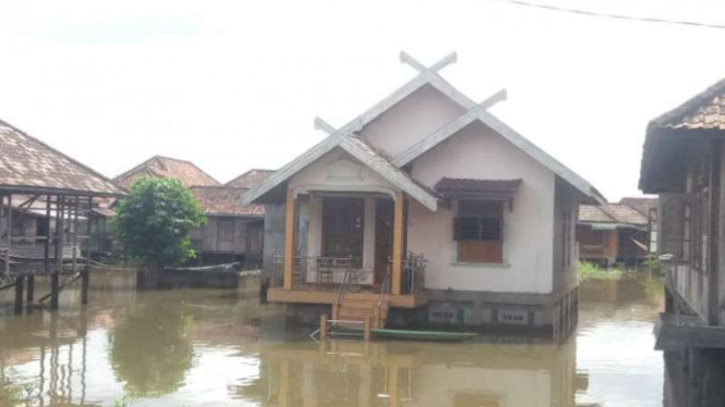 Ribuan rumah di Jambi tergenang dan aktivitas warga arus lalu lintas terganggu hingga Rabu, 19 Desember 2018.