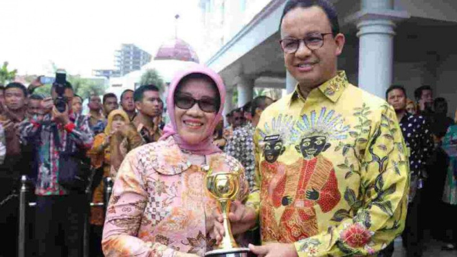 Gubernur DKI Anies Baswedan menerima penghargaan Anugerah Paharita Ekakarya 2018