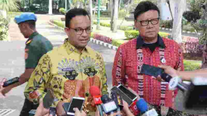 Menteri Dalam Negeri Tjahjo Kumolo dan Gubernur DKI Anies Baswedan.