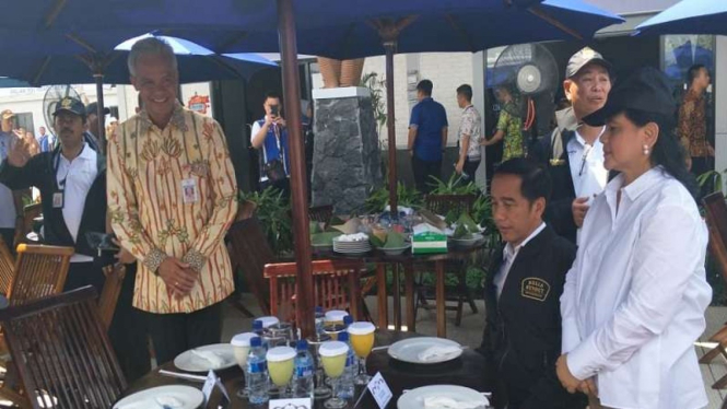 Jokowi mencicipi kuliner di rest area Tol Ngawi-Kertosono