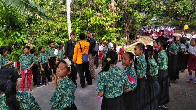 pelajar SDN Tegal Maja, Lombok Utara