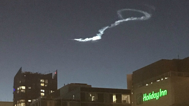 Penampakan meteor jatuh di langit San Francisco Bay, California