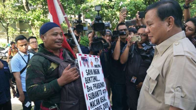 Rahman, warga Tegal, berjalan kaki ke Jakarta untuk bertemu Prabowo