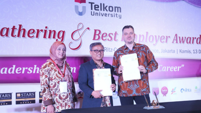 Penandatanganan MoU Telkom University Bandung dengan Telkomtelstra