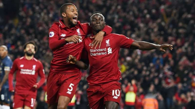 Pemain Liverpool merayakan gol.