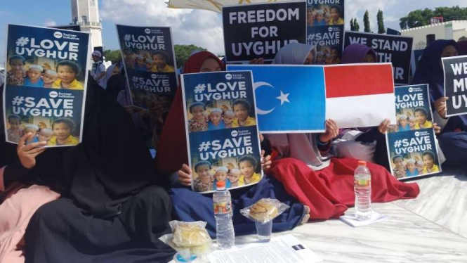 Rakyat Aceh menggelar aksi solidaritas untuk muslim Uighur di China.