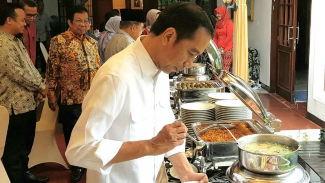 Presiden Joko Widodo santap siang bersama di rumah Jusuf Kalla di Makassar.