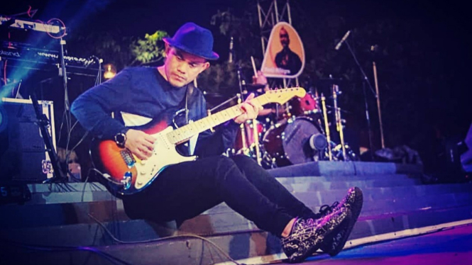 Gitaris Seventeen, Herman