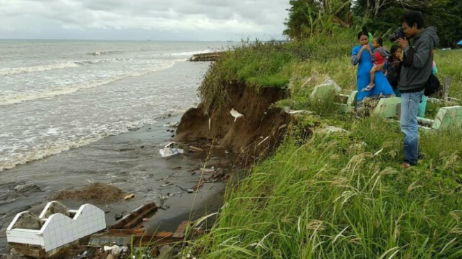 Abrasi hanyutkan kuburan di Kabupaten Takalar, Sulsel